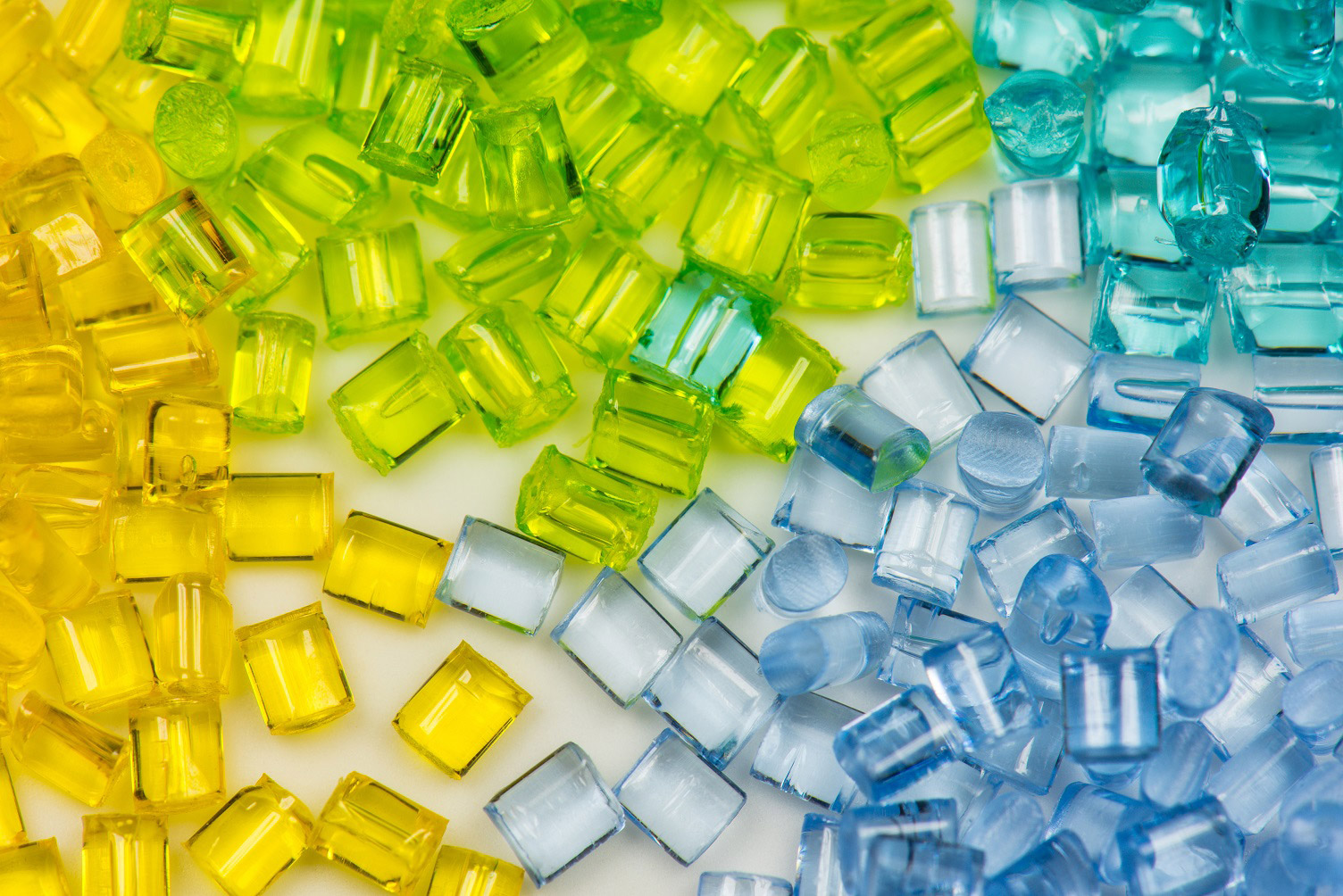 coloured plastic pellets that can be used in a plastic sheet extrusion machine.